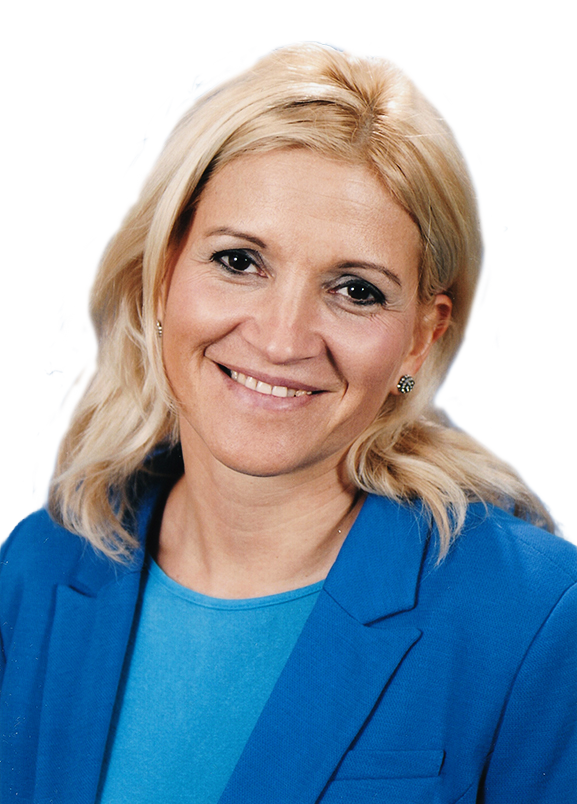 Unyi Tamara (Tammy) mosolyogva, kék blézerben